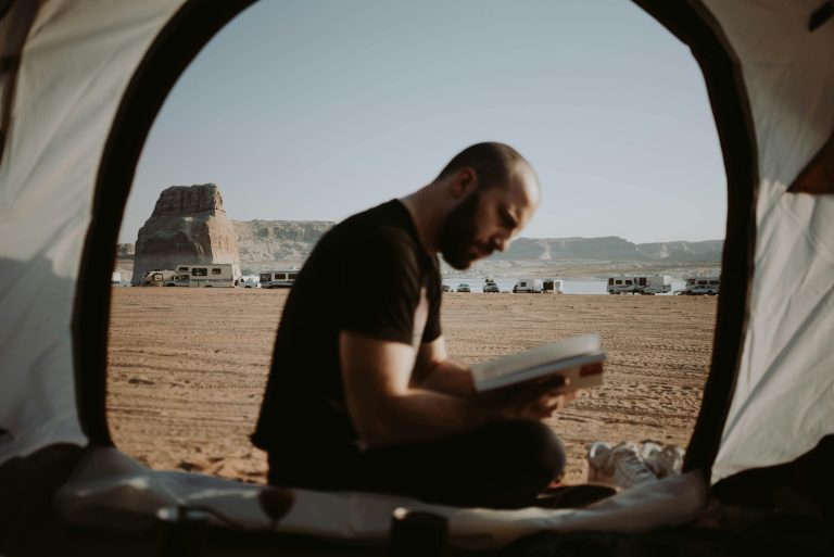 17 Non-Negotiable RV Camping Essentials: Veteran Full-Timers Reveal Gear They Swear By (And 5 Traps to Avoid）