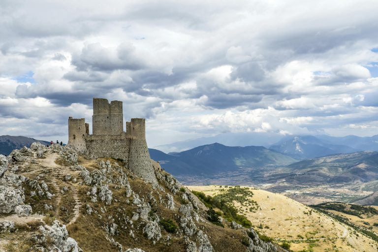 Best Rugged RV Guide for Off-Grid and Remote Travel