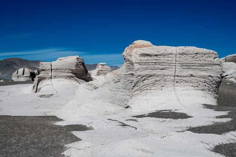 Towing Trailer in Sand: Safety Tips & Expert Techniques
