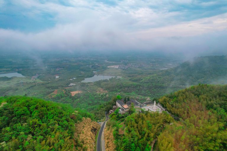 Rooftop Tent Trailer Guide: Setup & Benefits